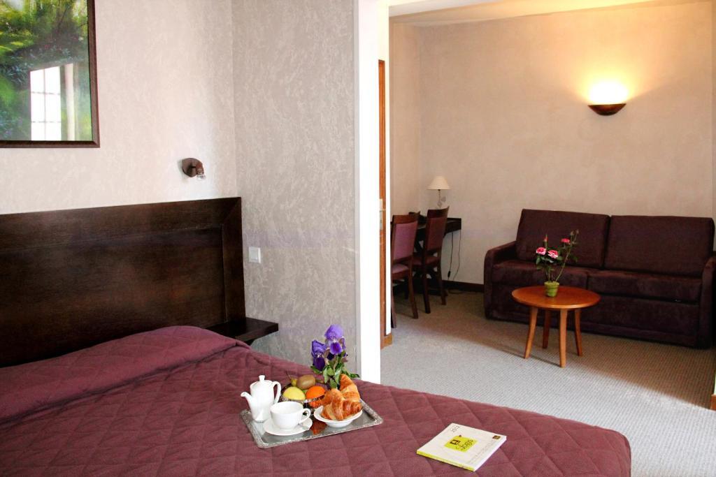 Logis Des Trois Maures Hotel Couches Kamer foto