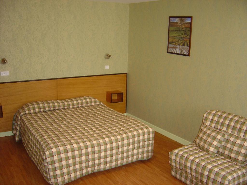 Logis Des Trois Maures Hotel Couches Buitenkant foto