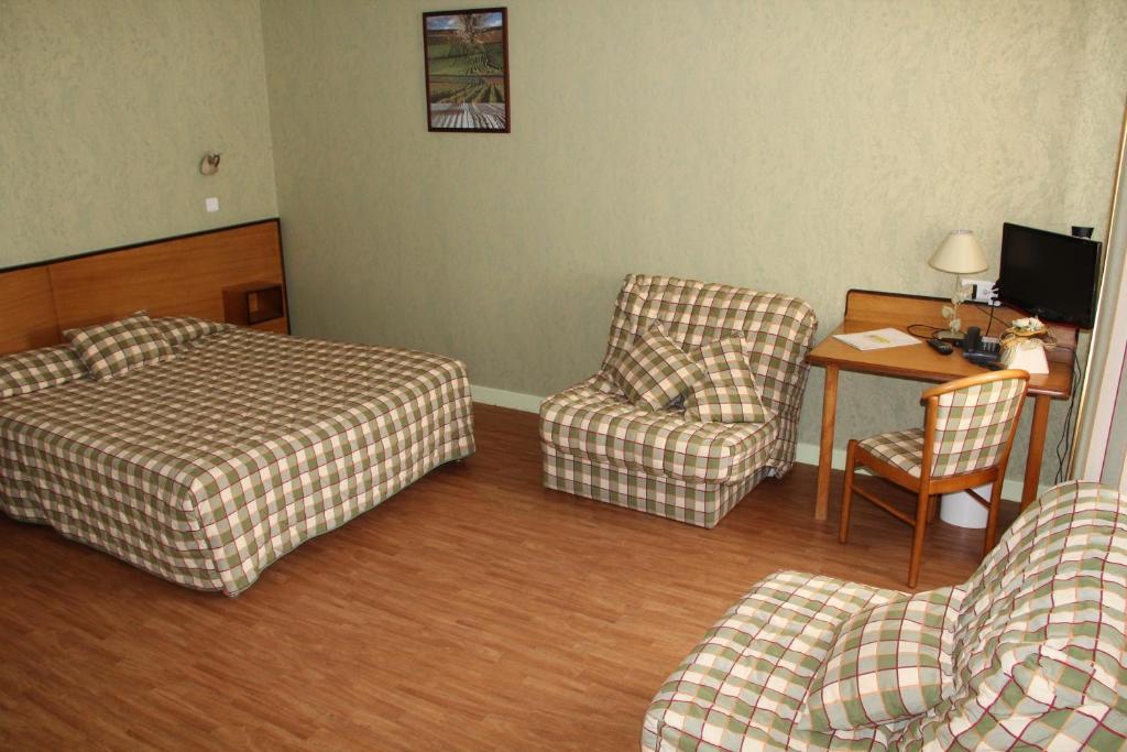 Logis Des Trois Maures Hotel Couches Kamer foto