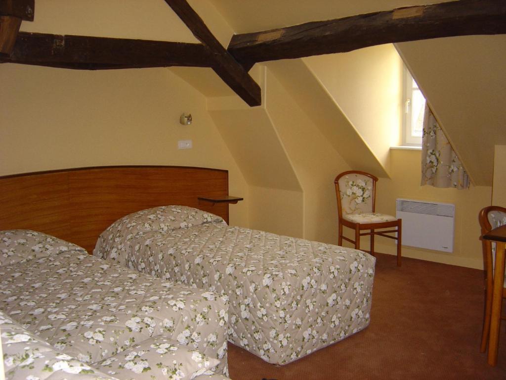 Logis Des Trois Maures Hotel Couches Kamer foto