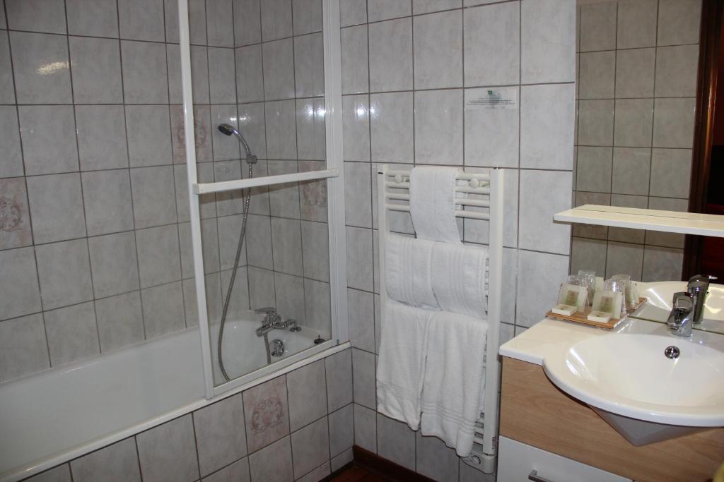 Logis Des Trois Maures Hotel Couches Kamer foto